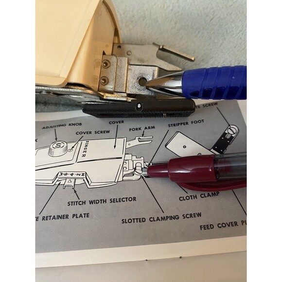 Vtg SINGER Buttonholer Automatic Buttonhole Stitch Attachment 4561 w/ Box & Book - Picture 11 of 12